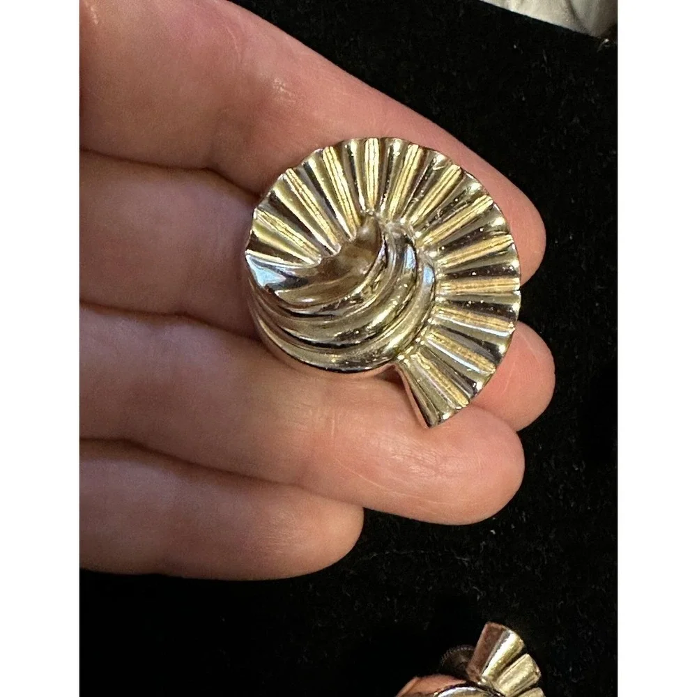 Art Deco Corolite Pegasus Coro Pin & Earrings Set‎ Gold Shell Fan Design